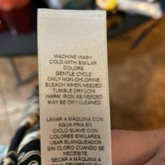 Chico’s size 1 8 - 10 cold shoulder status print top black gold chain blouse - Picture 6 of 9